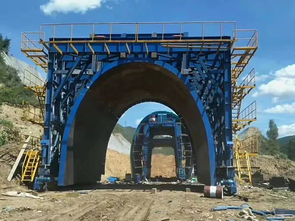 Tunnel lining trolley