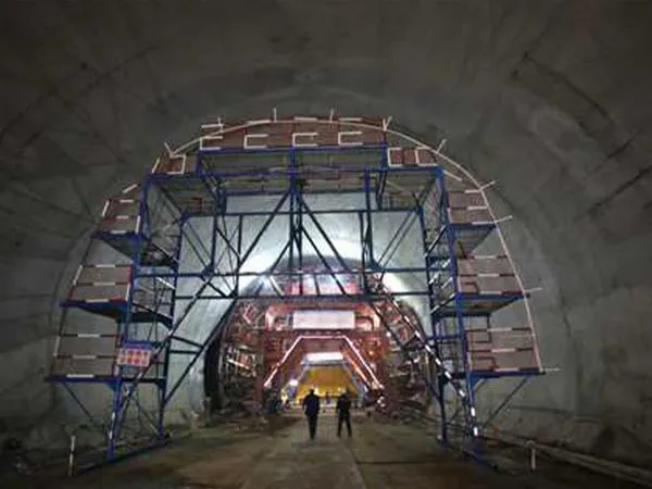 Hydraulic tunnel formwork