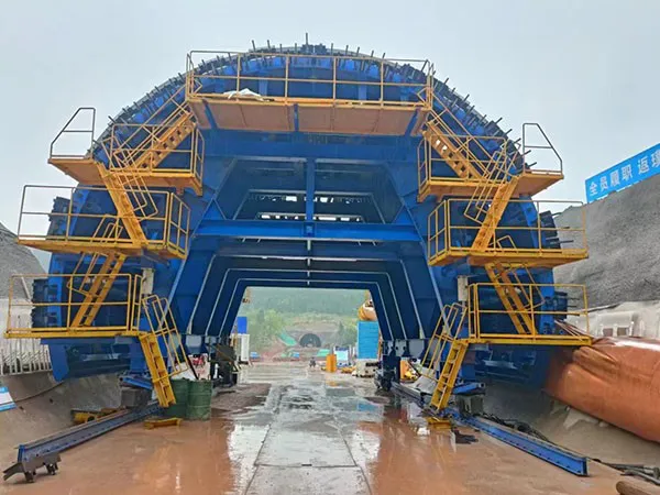 What are the acceptance requirements for tunnel lining trolleys?