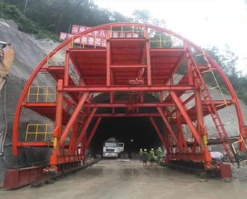 The cracks in the lining of expressway tunnels and the treatment measures