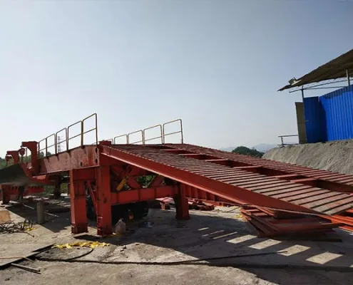 What are the performance advantages of the automatic invert trestle?