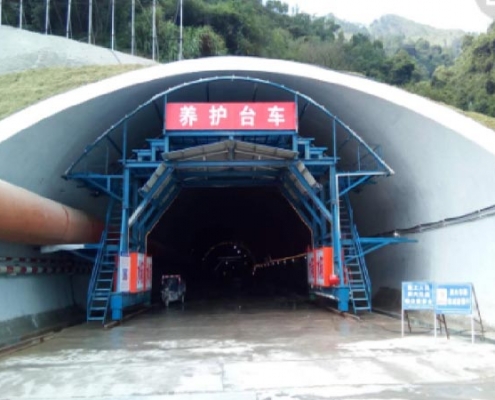 The tunnel concrete maintenance formwork