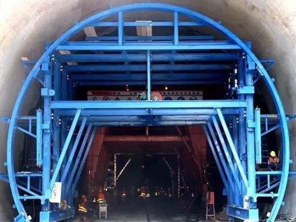The tunnel concrete maintenance formwork